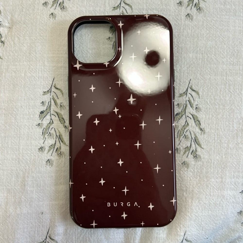 Maroon and cream IPhone 14 Plus phone case